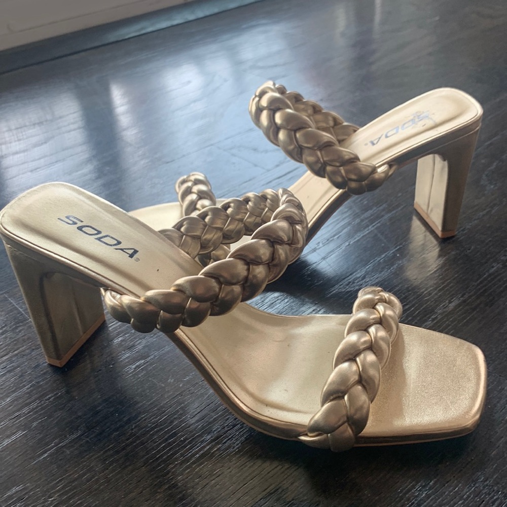 Soda Metallic Gold Puffy Puffer Braided Heels Sandals Block Heel Size 10